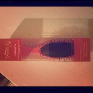 Wet Brush for hair extensions
